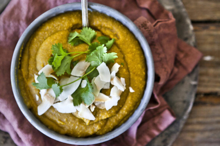 Recept på dhal med rostad kokos och koriander