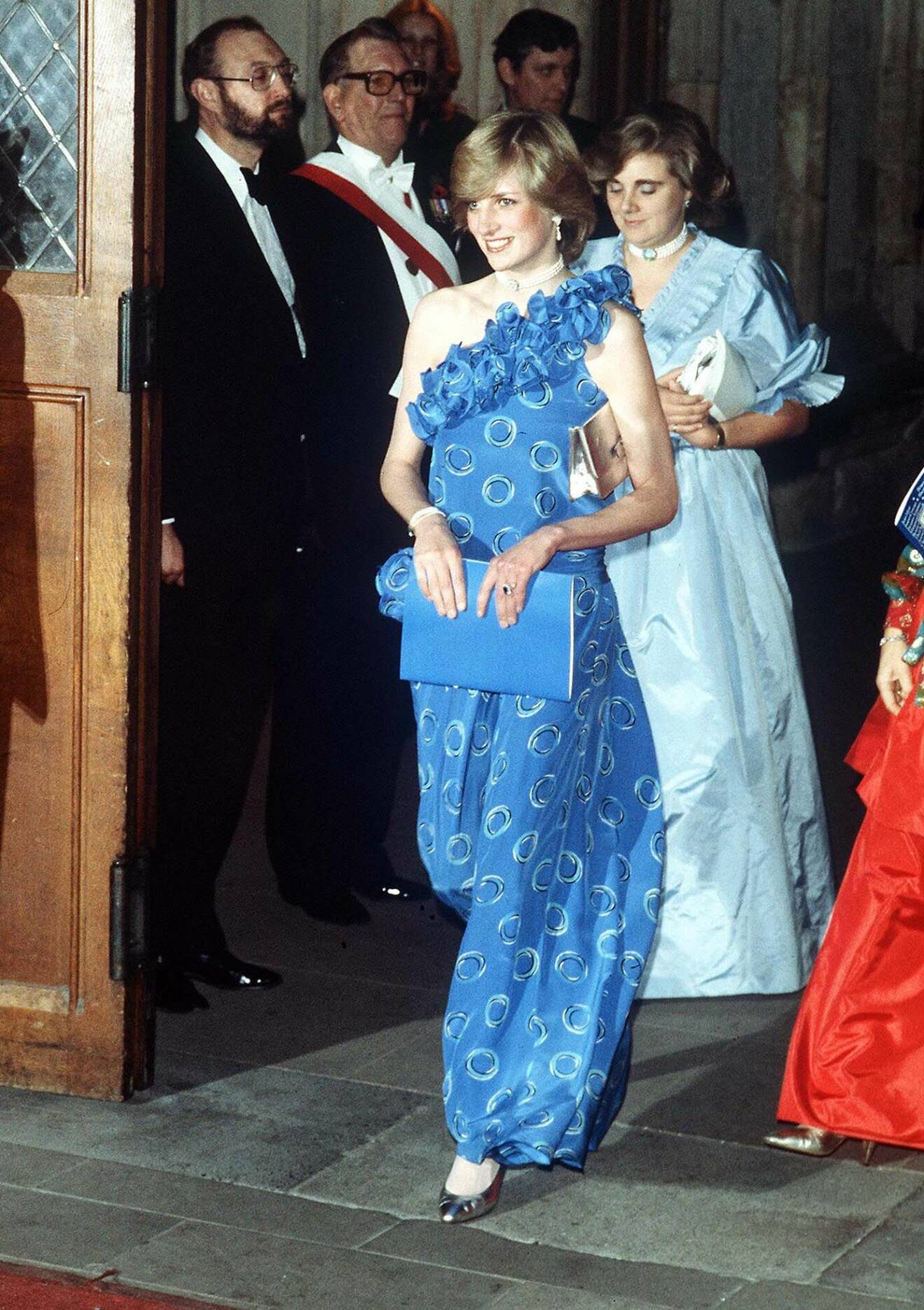 Diana i blå one shoulder-klänning, 1982.