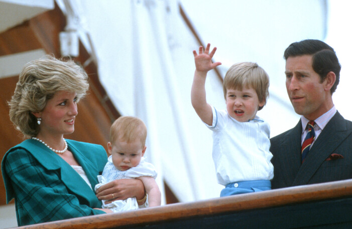 Familjen med prinsessan Diana, prins Charles och sönerna Harry och William.