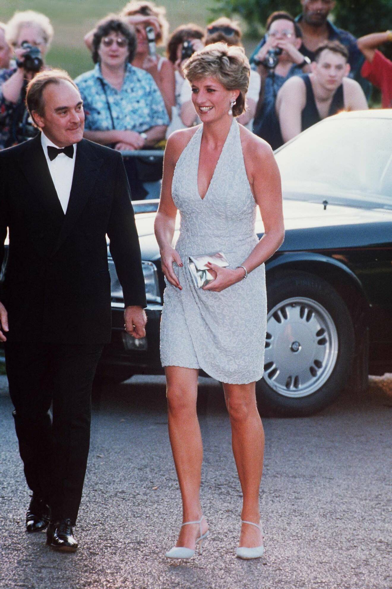 Diana i halterneck-klänning 1995
