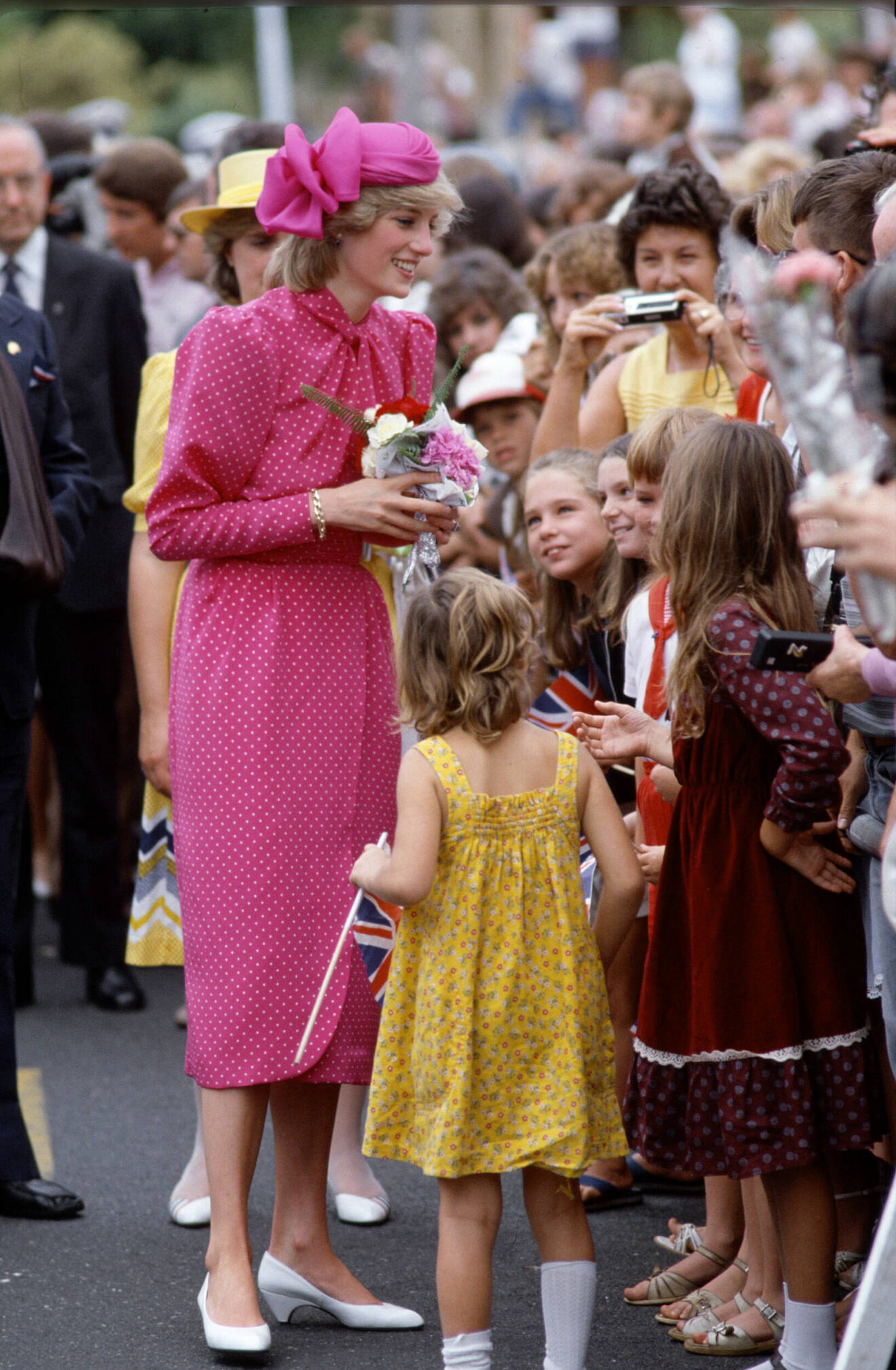 Diana i rosa prickig klänning, 1983.