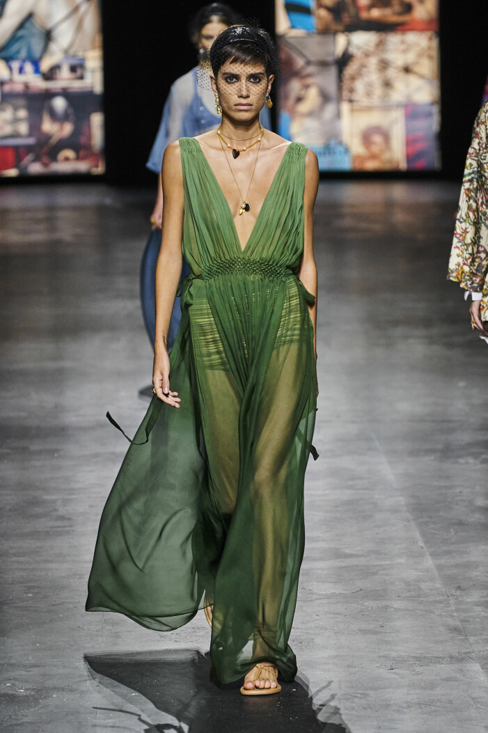 Dior. Dior transparent klänning vårmode 2021