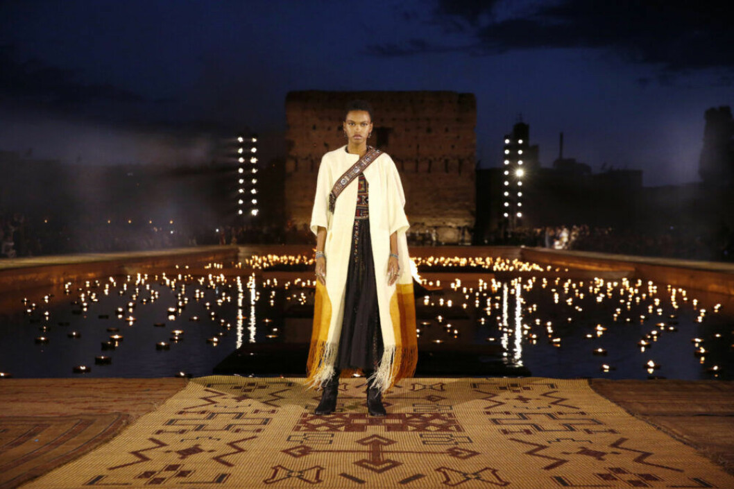 DIOR Cruise 2020 collection, vit kaftan.