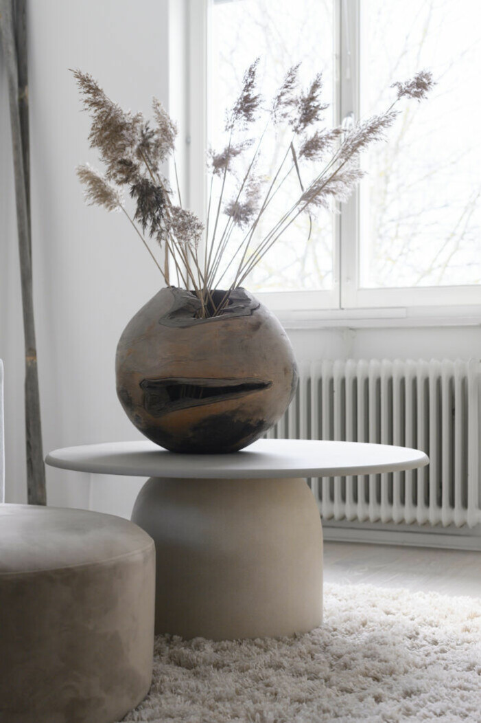 Foto: <a target="_blank" href="https://www.elle.se/decoration/diy-stilrent-bord-av-en-betongkruka/">Helena Nord</a>. Så gör du ett stilrent bord av en betongkruka