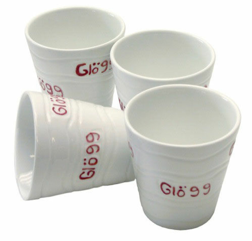 Vita glöggmuggar från Dorre med texten #Glögg" på i rött.