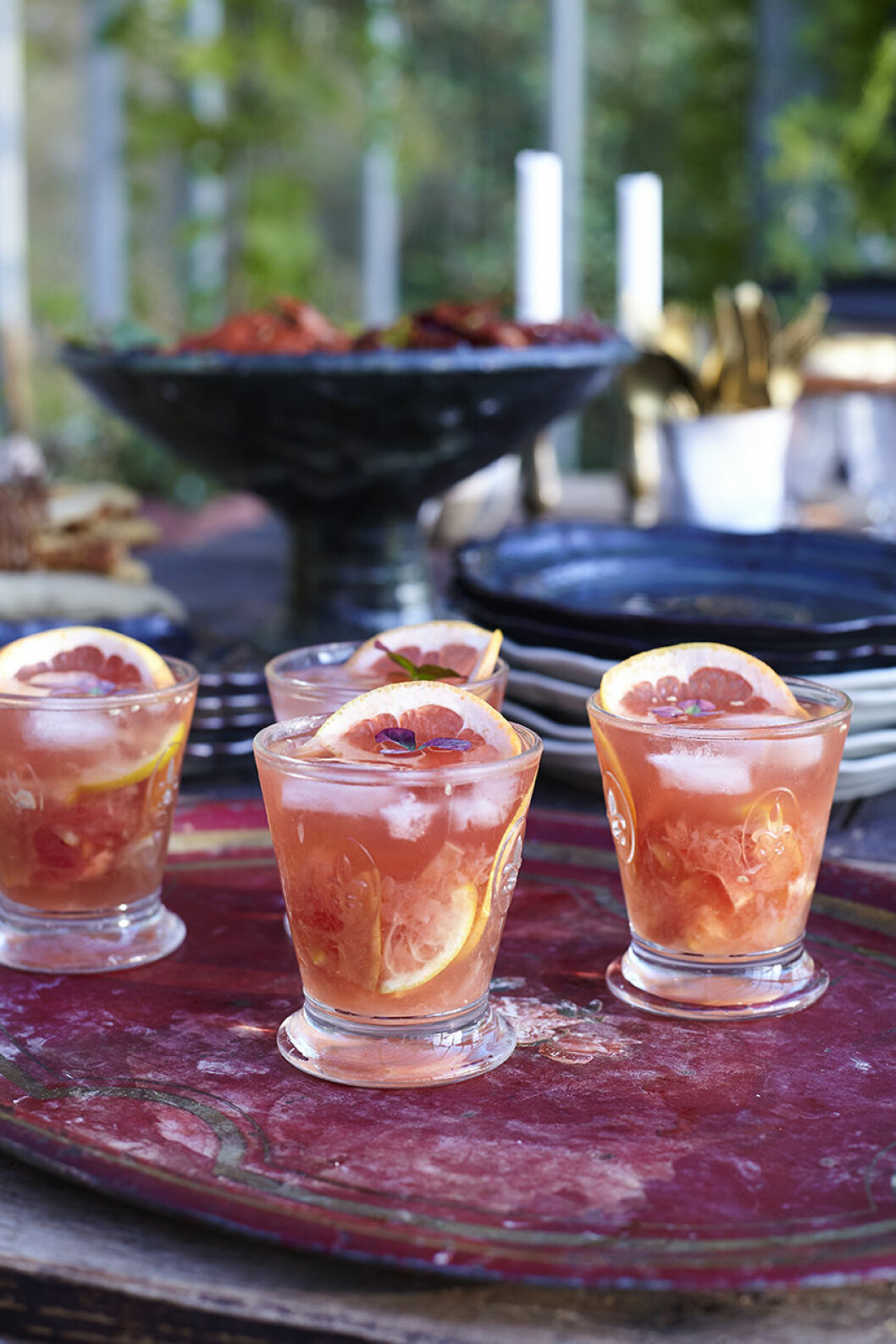 Inled festen med en härlig drink på citron, grape och rosé. Recept grape drink