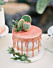 Ett fan av suckulenttårtorna? Då kan en metallicskimrande tårta med dekorationskaktusar vara något för din fest. 