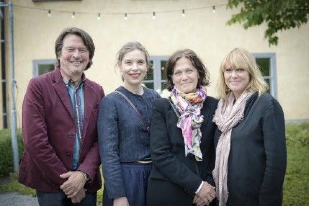 Svante Öquist och Karin Ohlsson-Leijon från ELLE Decoration med designskribenten Charlotte Brundin och ELLE Mat & Vins chefredaktör Suzanne Ribbing. Svante Öquist och Karin Ohlsson-Leijon från ELLE Decoration med designskribenten Charlotte Brundin och ELLE Mat & Vins chefredaktör Suzanne Ribbing.