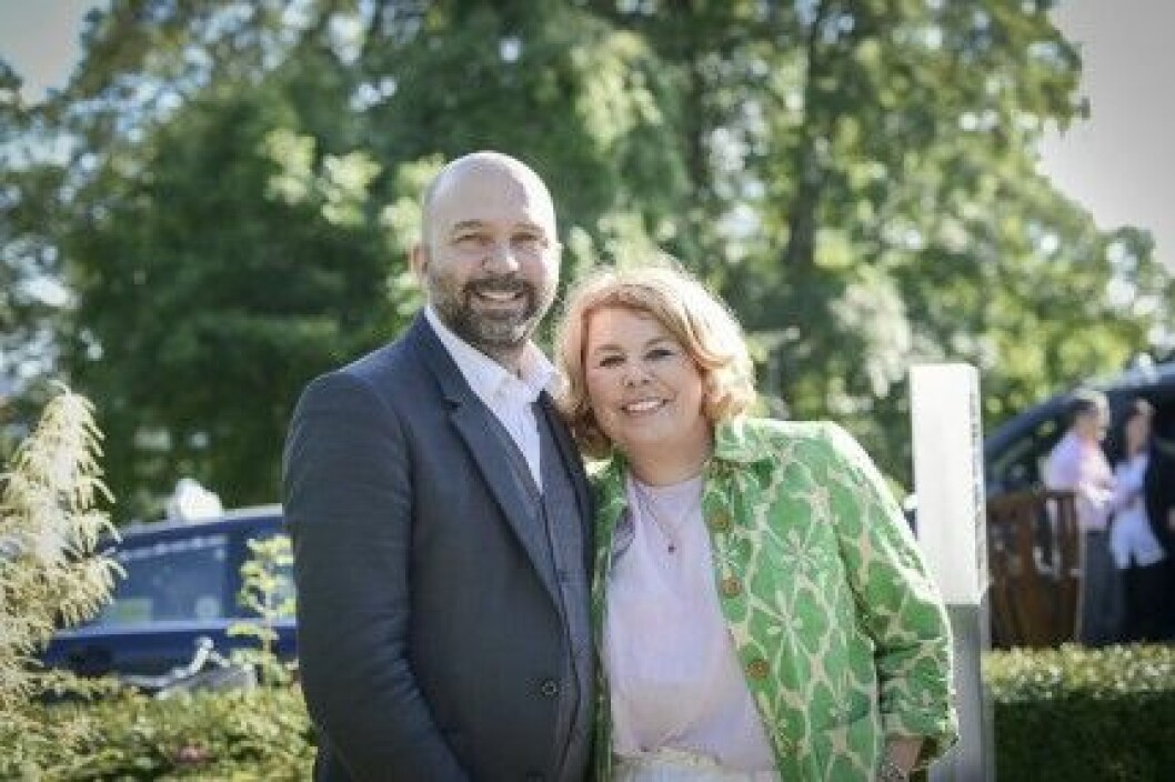 Broms Karlaplans CEO Kenneth Hallström med legendariska hårstylisten & dj:n Sandra Benarba. Broms Karlaplans CEO Kenneth Hallström med legendariska hårstylisten & dj:n Sandra Benarba.