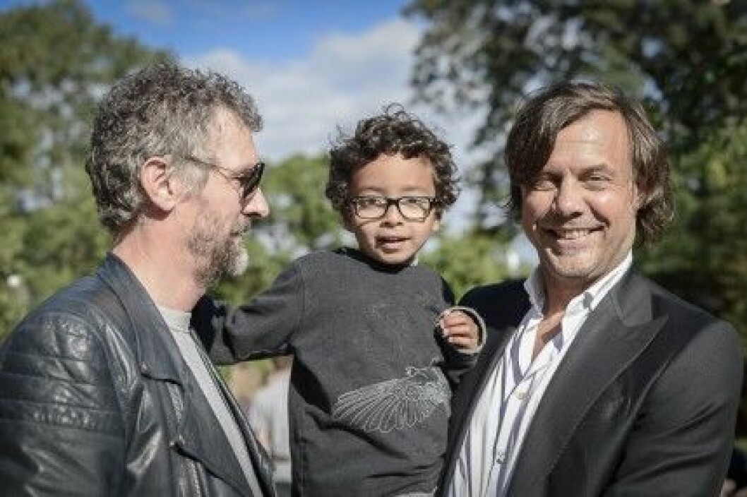 Inredaren Pontus Djanaieff, WildHorsesProductions Jonas Andersson med Leon. Inredaren Pontus Djanaieff, WildHorsesProductions Jonas Andersson med Leon.