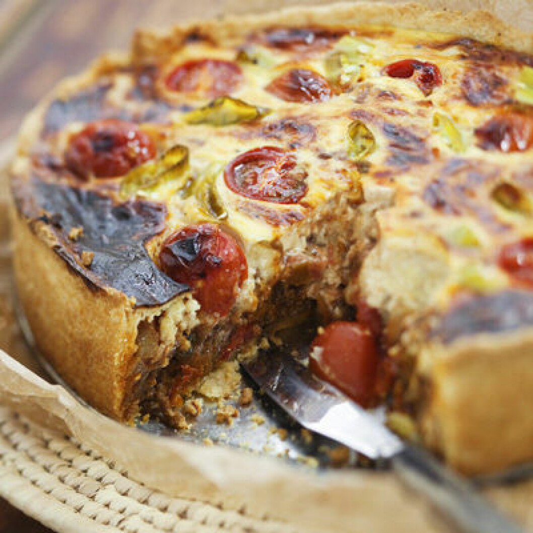Du hittar receptet på tacopajen <a href="https://www.coop.se/Recept--mat/Recept/t/tacopaj-med-graeddfil-cocktailtomater-och-feferoni/" target="_blank" rel="noopener">här.</a> Du hittar receptet på tacopajen här.