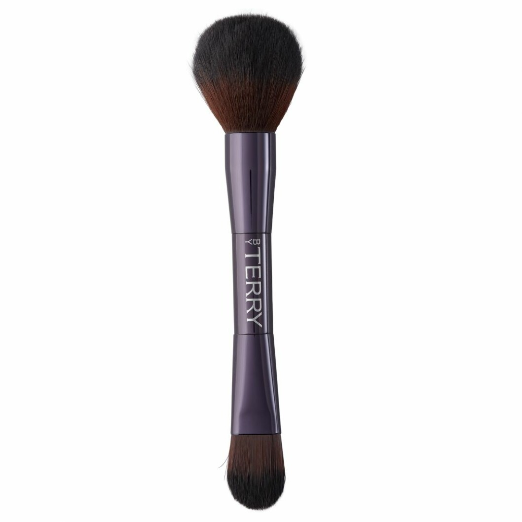 Smarta duo-borsten Tool-expert dual-ended liquid & powder brush från By Terry