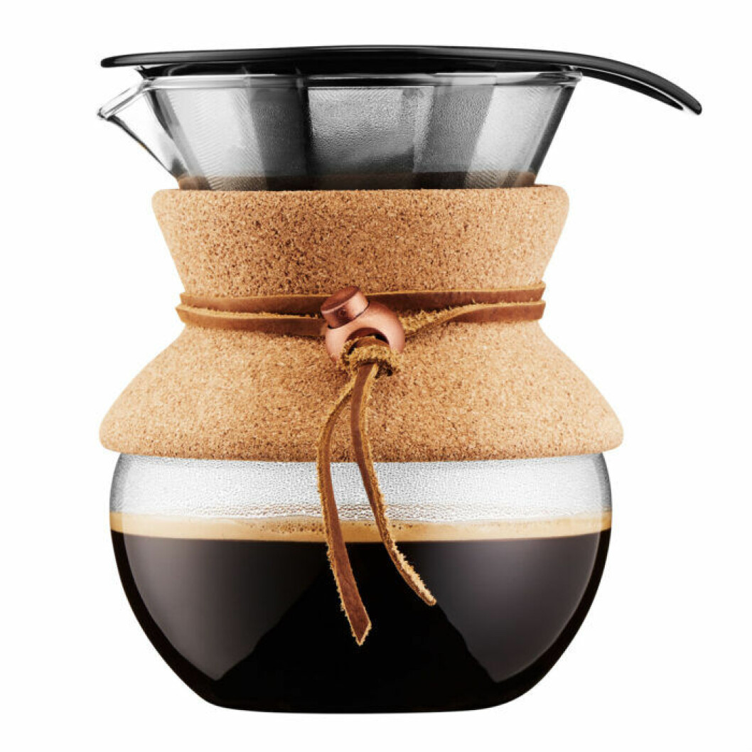 Lilla och snygga kaffebryggaren Pour over med filter i metall signeras Bodum.