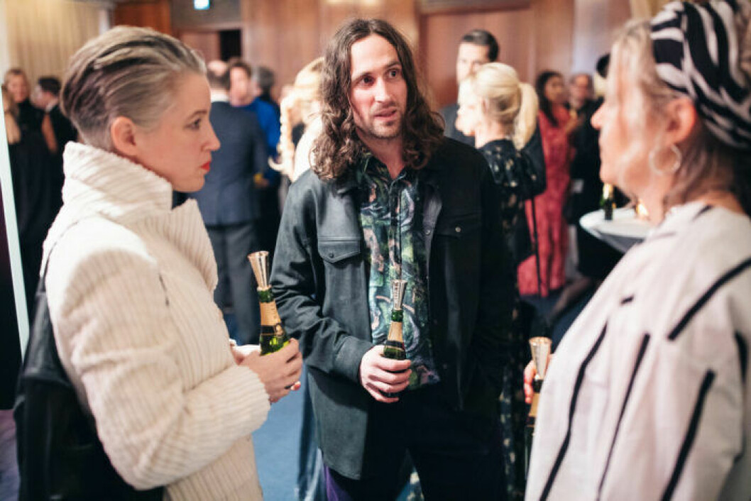 Gäster pratar på festen på ELLE Decoration Swedish Design Awards 2019