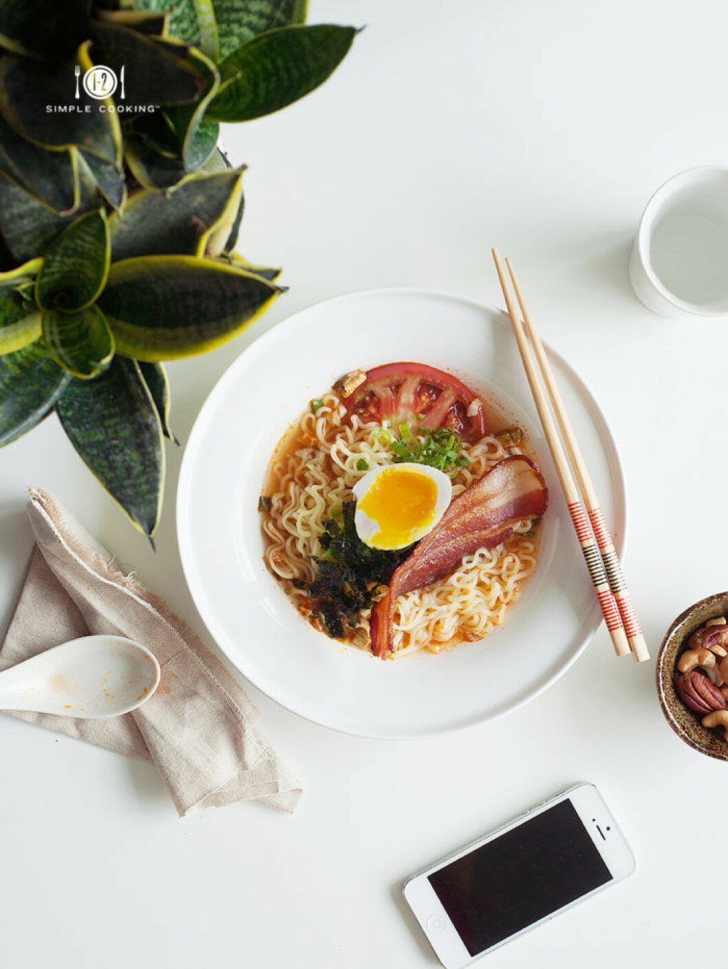 Bacon och ägg-ramen. Bild och recept: <a href="http://onetwosimplecooking.com/blog/2014/7/31/bacon-and-egg-breakfast-ramen" target="_blank" rel="noopener">onetwosimplecooking.com</a> Bacon och ägg-ramen.