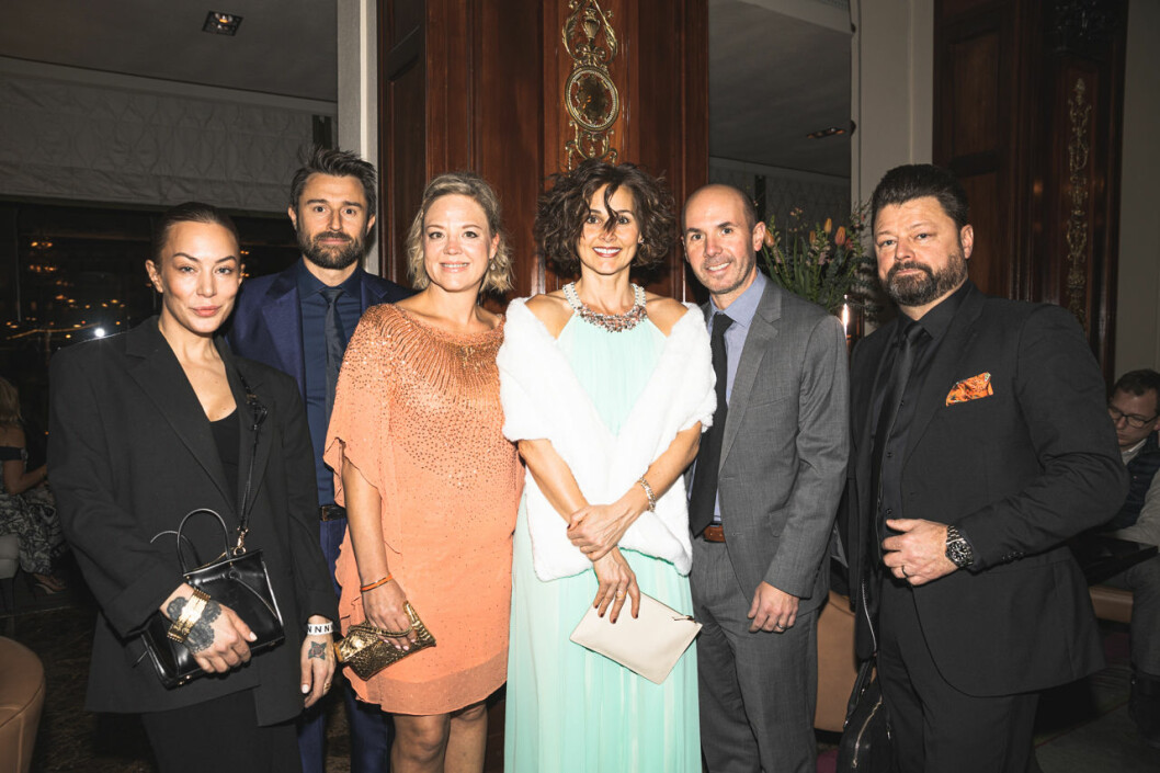 Elin Johansson de Angelis, Oscar Fernandez Thunström, Linda Fernandez Eriksson, Tonia Laflamme, Francois Laflamme och Peter Lundkvist. Elin Johansson de Angelis, Oscar Fernandez Thunström, Linda Fernandez Eriksson, Tonia Laflamme, Francois Laflamme och Peter Lundkvist på annonsörmingel innan ELLE-galan 2020
