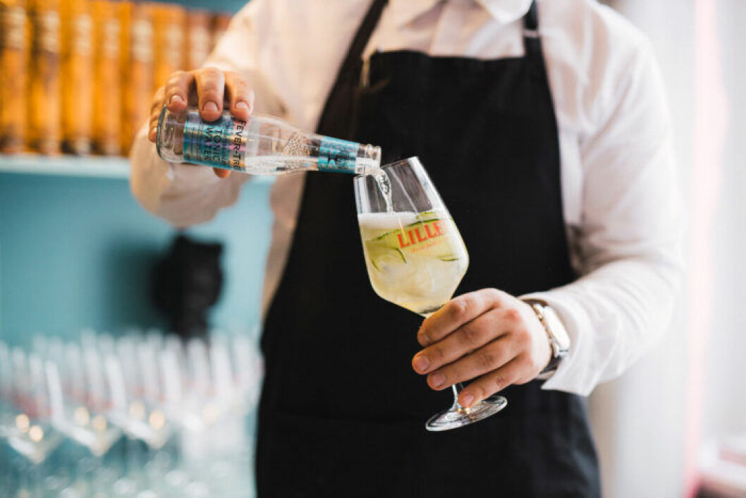 Lillet Blanc och Tonic Water. Lillet Blanc och Tonic Water.