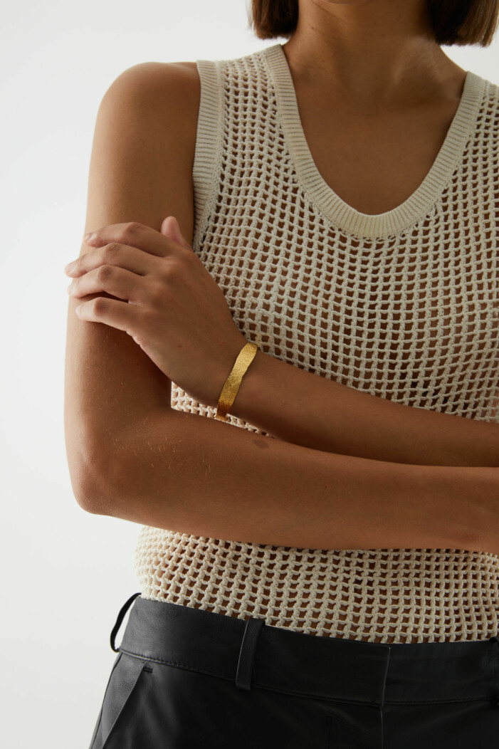 Lyft din hemmalook med stiliga accessoarer! Som det här armbandet från COS. elle-hemmastil