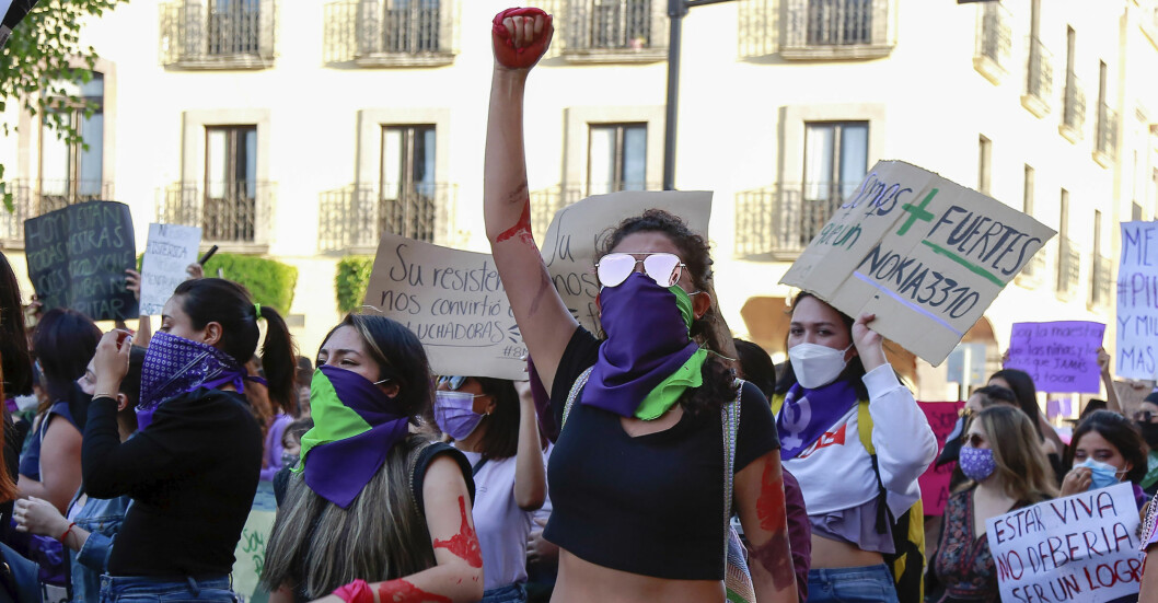 bild på kvinnor som protesterar mot våld