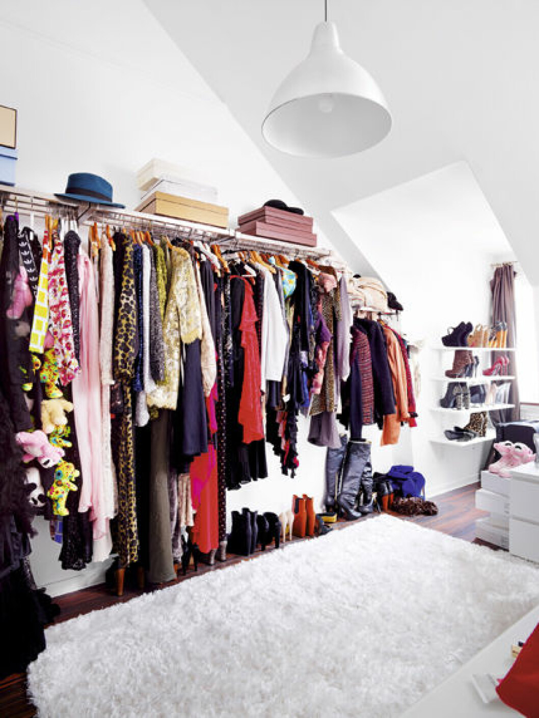 Rebecca Simonssons Walk in closet.
