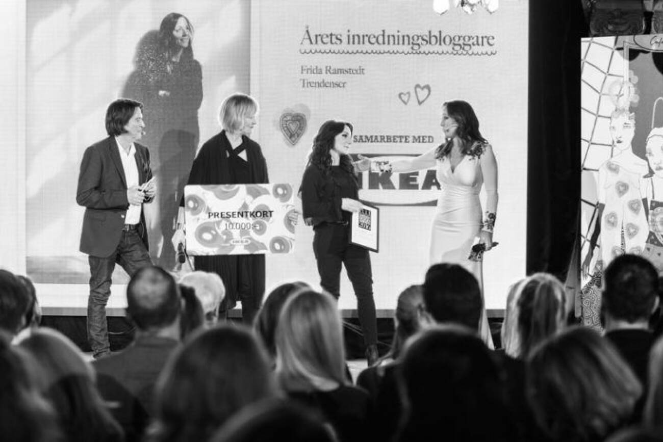 Frida Ramstedt fick ta emot priset Årets inredningsbloggare 2016 av chefredaktör Svante Öqvist och Tina Björeman, IKEA. Renée Nyberg var konferencier. Foto: Studio Emma Svensson.