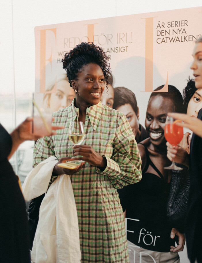 Nu kan du vinna två biljetter till lunch och vernissage tillsammans med ELLE. Vinn biljetter till lunch och vernissage med ELLE