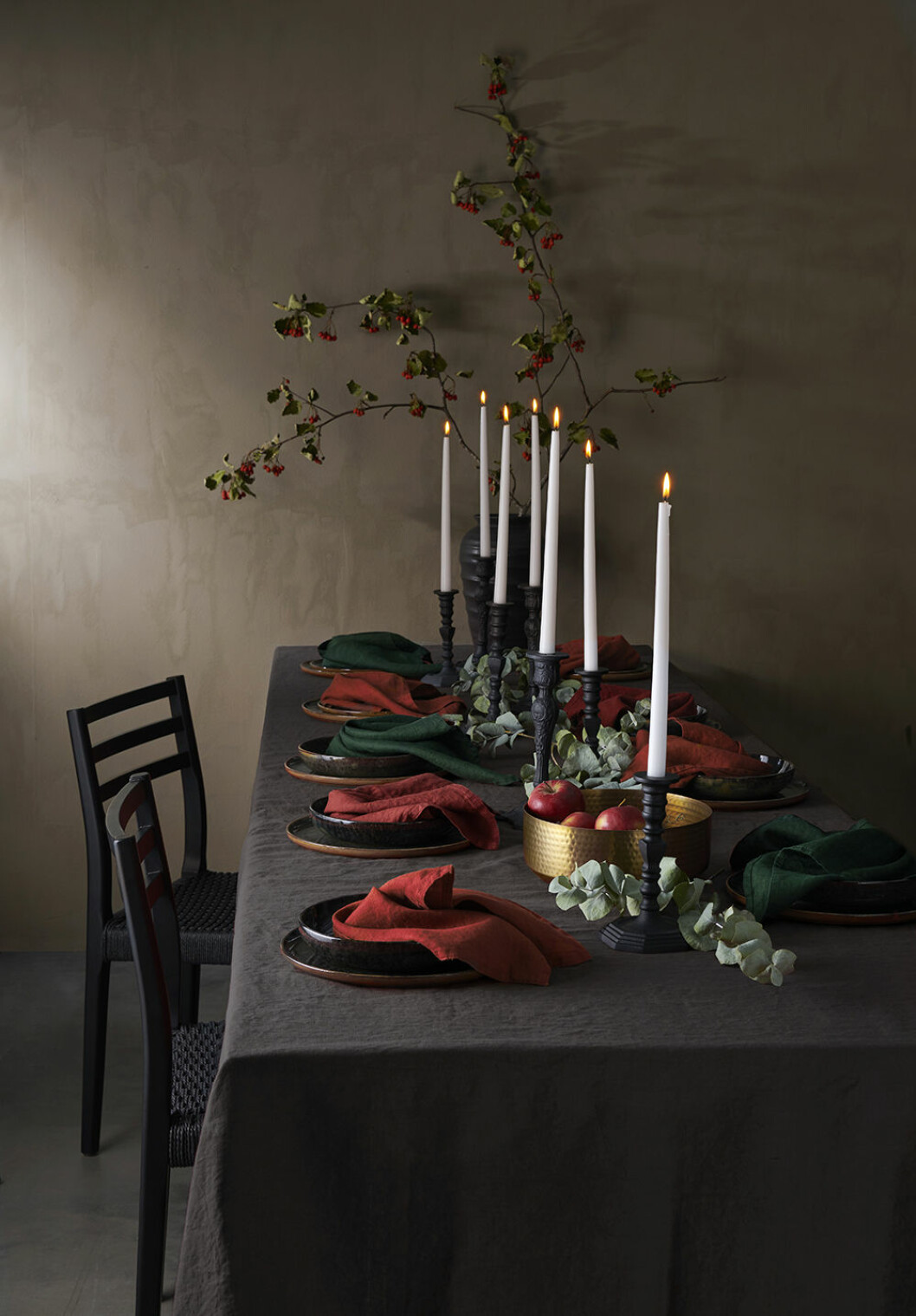 Dukat julbord med detaljer i klassiskt rött hos Ellos Home 2019