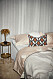 Sängkläder och detaljer från Ellos Homes staycation-kollektion