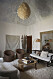 vardagsrum i italiensk villa med inredning från ellos och jordnära färger