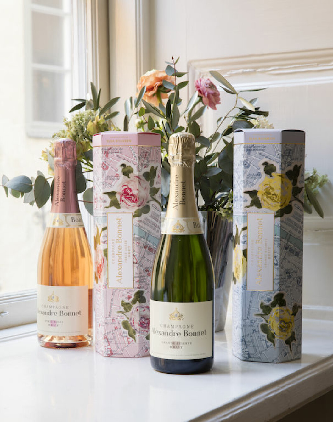 Champange i rosa och blå förpackningar.