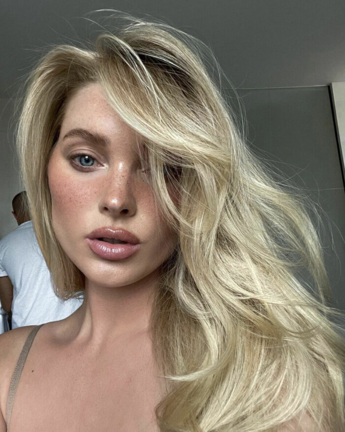 Elsa har skalat ner sin hudvårdsrutin sedan hon blev mamma. Nu är det få produkter som verkligen fungerar som gäller. Elsa Hosk berättar för ELLE om sin hudvårdsrutin.