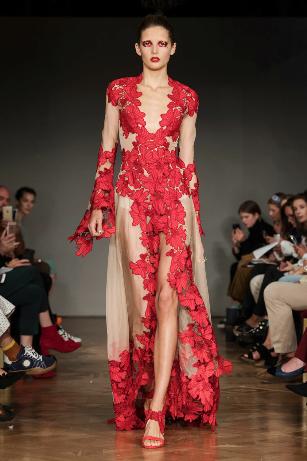 Emelie Janrells kollektion, blommig röd klänning.