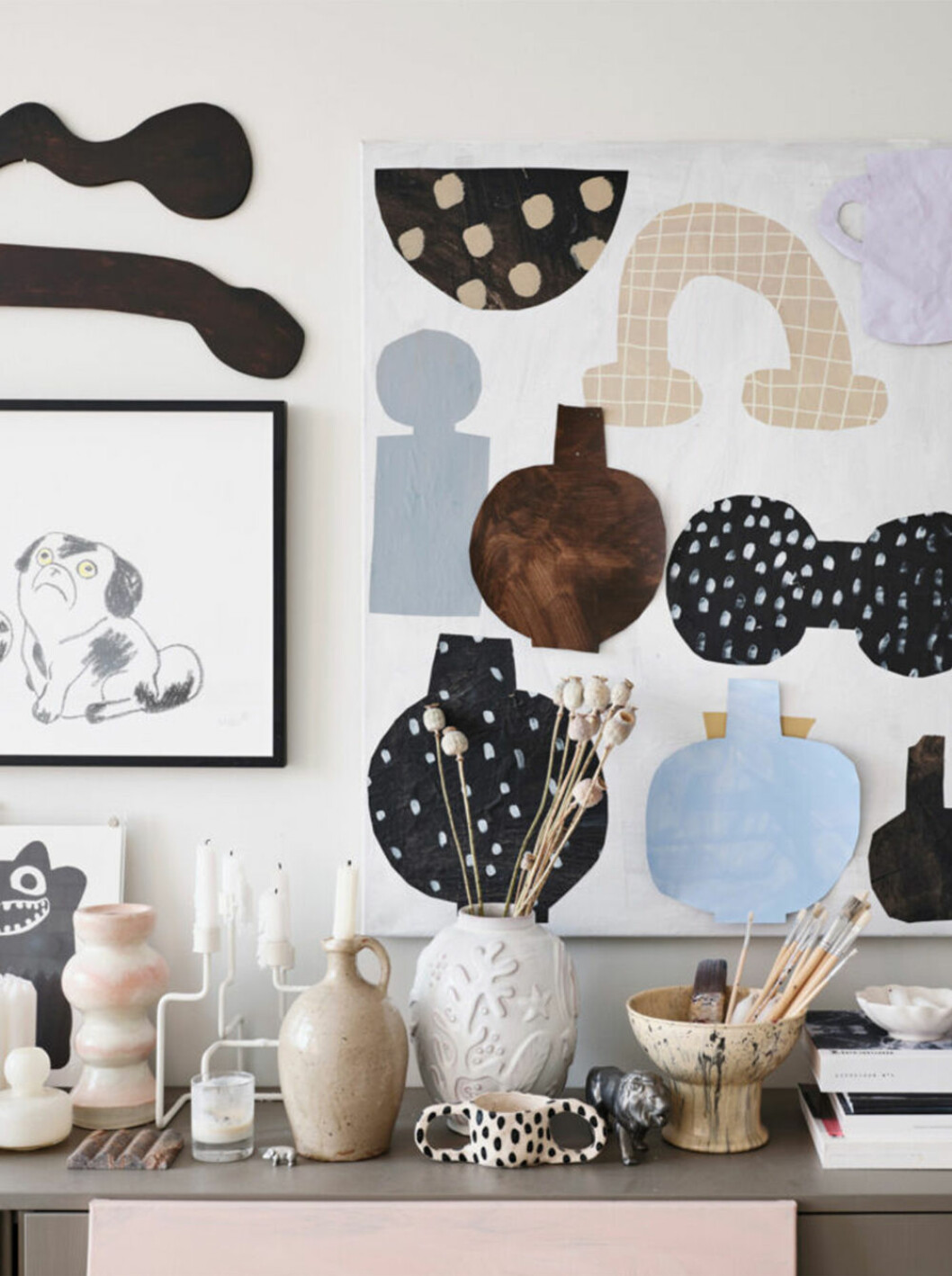 Vackert hemma hos Emilia Ilke. Foto: Andrea Papini Styling: Alexandra Papini | Syns i: <a href="https://www.elle.se/decoration/fran-skolsal-till-dromhem-kika-in-hemma-hos-emilia-ilke/" target="_blank" rel="noopener">Från skolsal till drömhem – kika in hemma hos Emilia Ilke</a> Stilleben med keramik