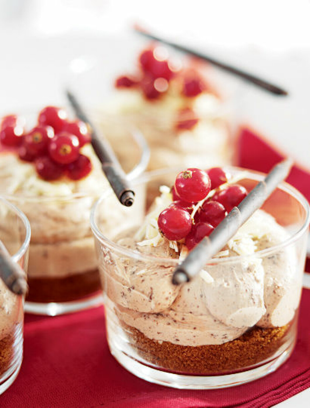Mjölkchokladcheesecake med pepparkaka. Mjölkchokladcheesecake med pepparkaka.