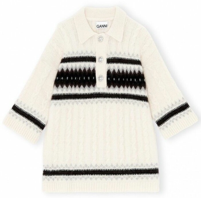 En stilsäker variant från Ganni med zigzag mönster och strassknappar