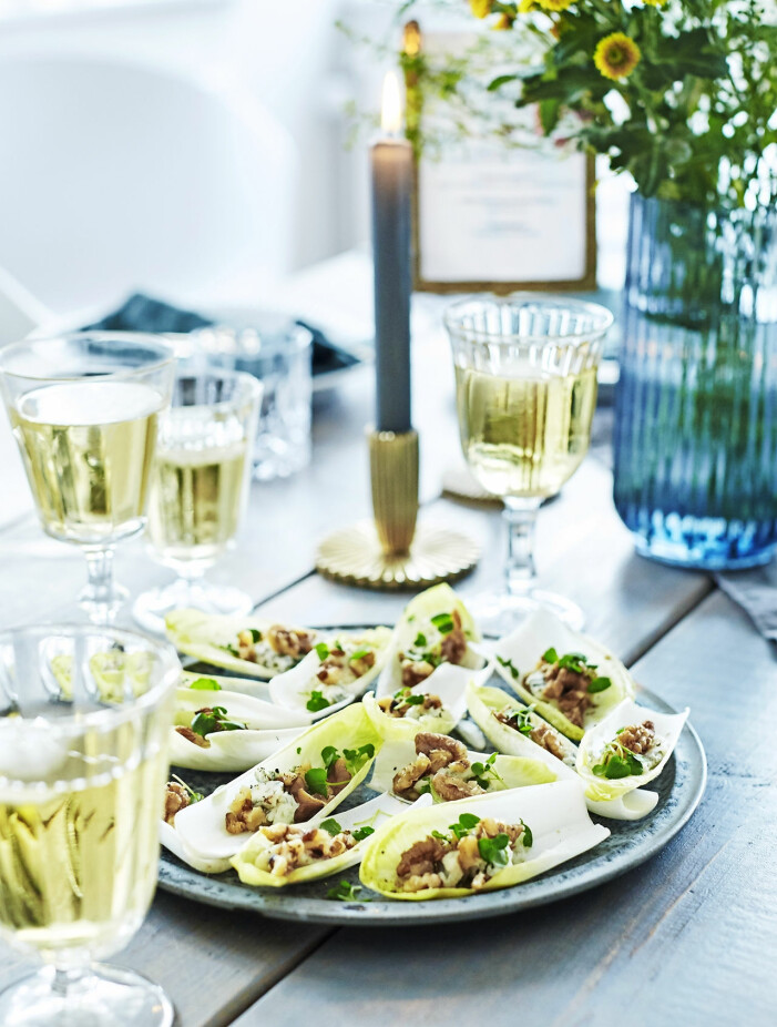 Recept på endiv med blåmögelost och valnötter