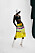 Modellen bär en svart bikinitopp från jade Cropper tillsammans med en gul kjol med fransar från Dries Van Noten