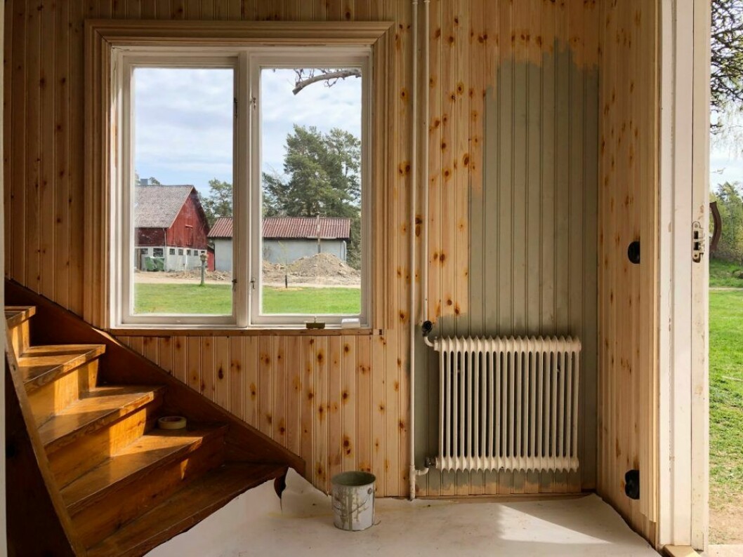 Hallen går i trä