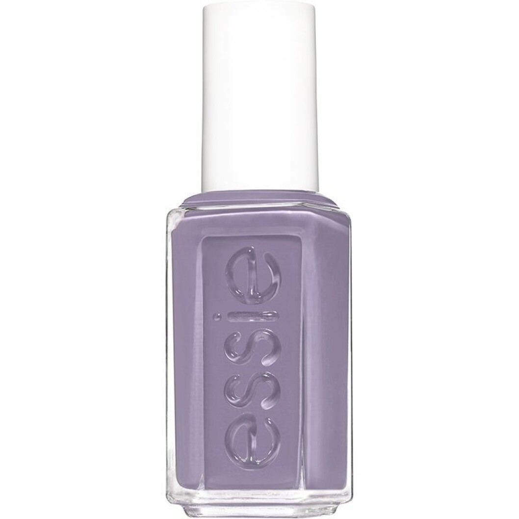 nagellack i lila från essie.