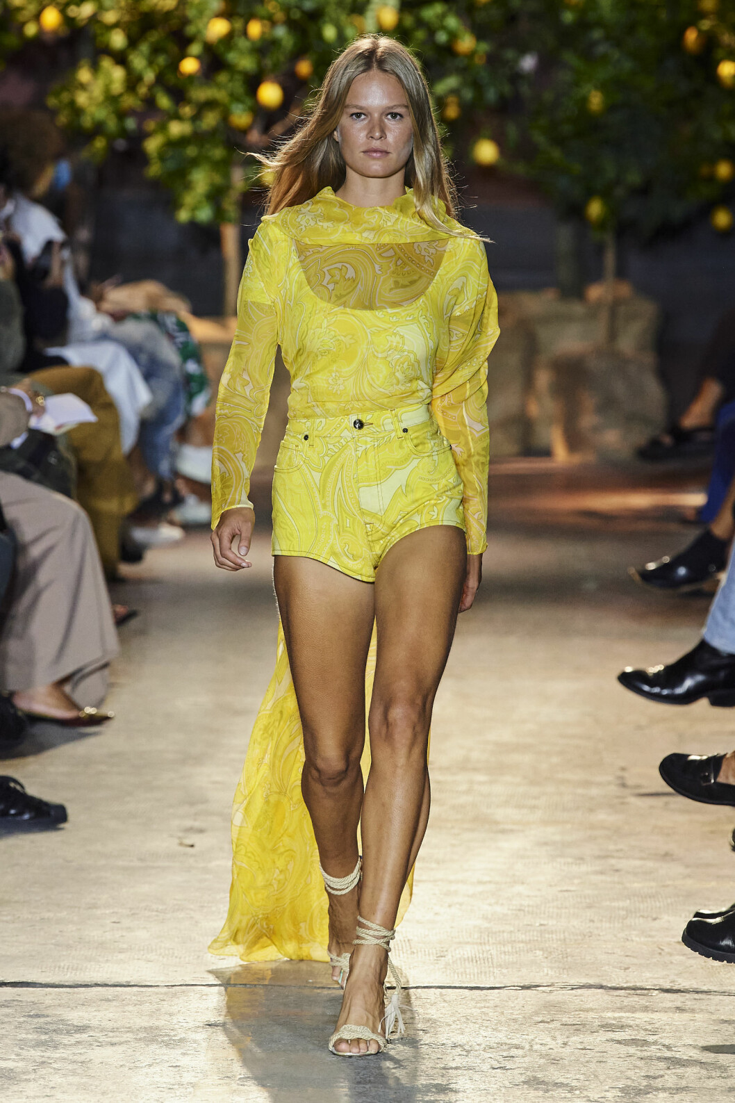 Etro SS21 gul look