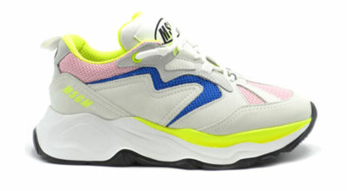 färgade sneakers