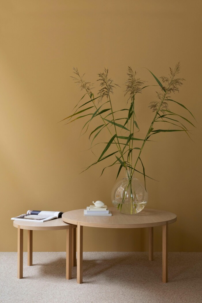 En något dovare, mer smutsgul nyans är enklare att inreda med och passar i både mindre och större utsträckning. Foto: Swedese. Inred med färger enligt feng shui, gult