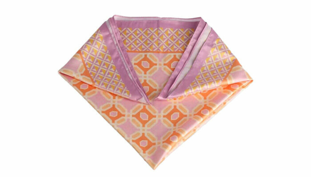 scarf i lila organge och gul i satinliknande material från Gina tricot