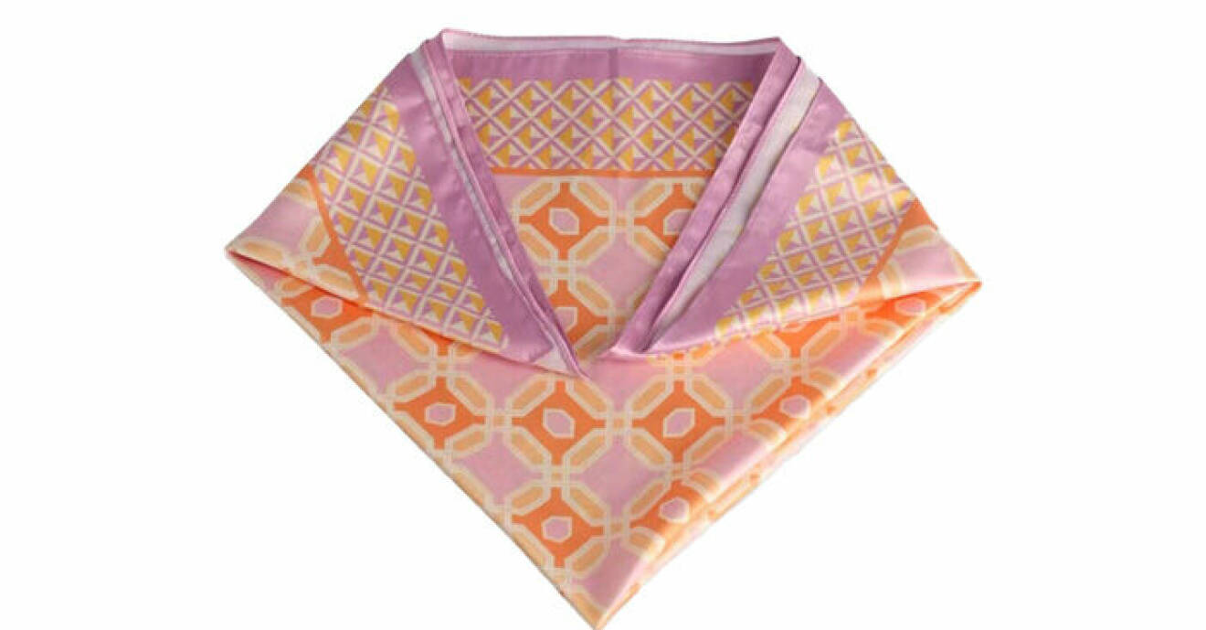 scarf i lila organge och gul i satinliknande material från Gina tricot