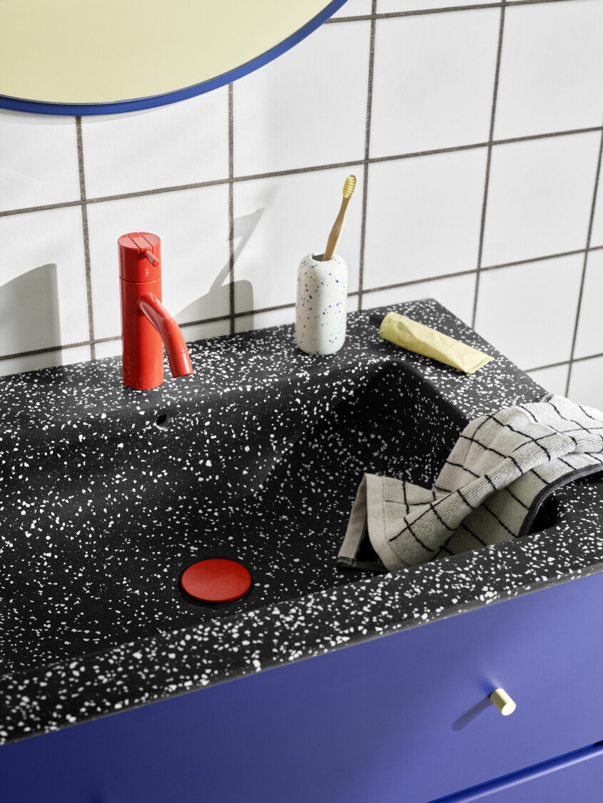 <span class=" bold" data-lab-bold_desktop="bold">Tips!</span> Tänk maximalistiskt och kombinera klarrött med andra poppiga färger samt mönstrade ytor. Färgtrender 2023 enligt stjärntecken montana
