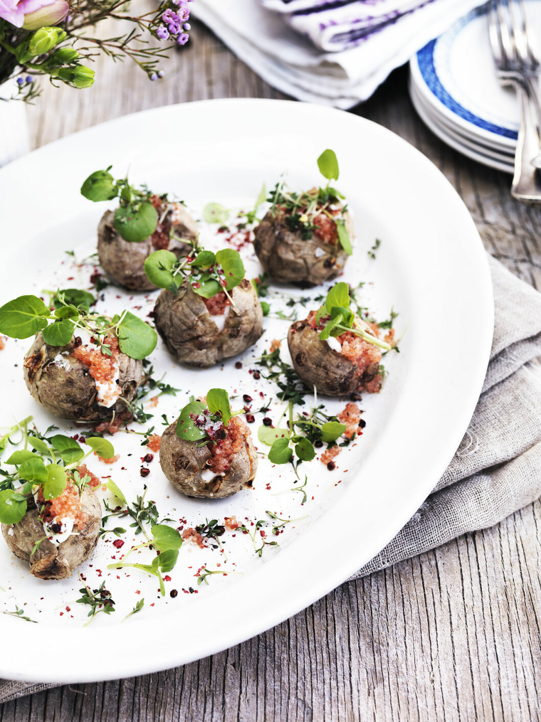 Små goda färskpotatisar med rom. Recept färskpotatis med rom