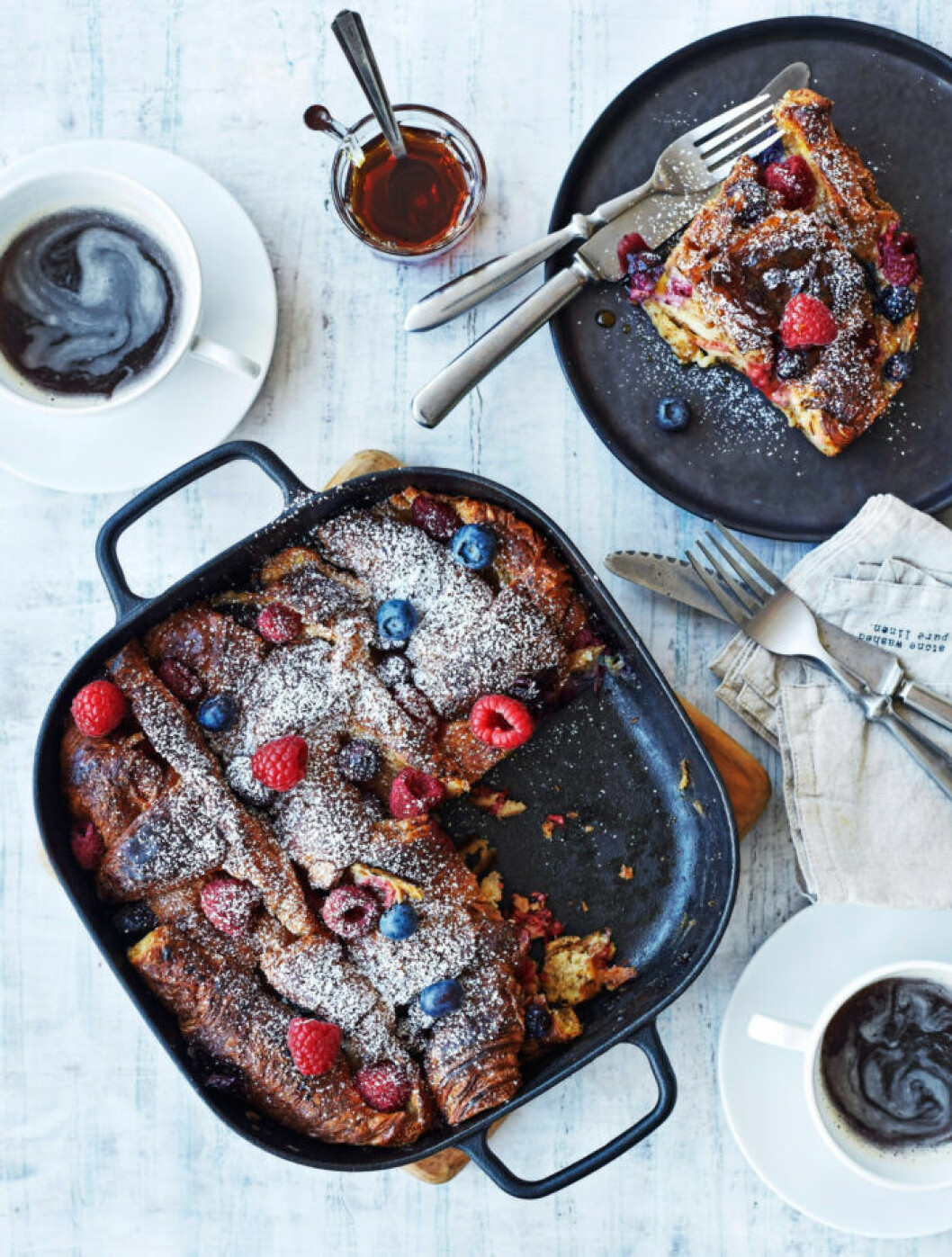 Fattiga riddare med romsirap och bär. Recept på fattiga riddare med romsirap och bär
