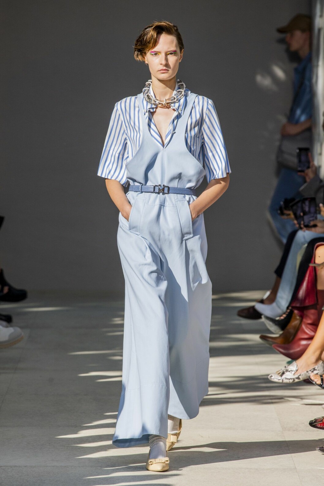 Babyblå ränder är aldrig fel. Salvatore Ferragamo SS20. Babyblå ränder är aldrig fel. Salvatore Ferragamo SS20.