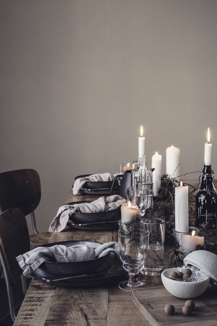 Tända ljus är favoritdetaljen i vinter. Foto: Nicolas Vahé festdukning i vinter med tända ljus