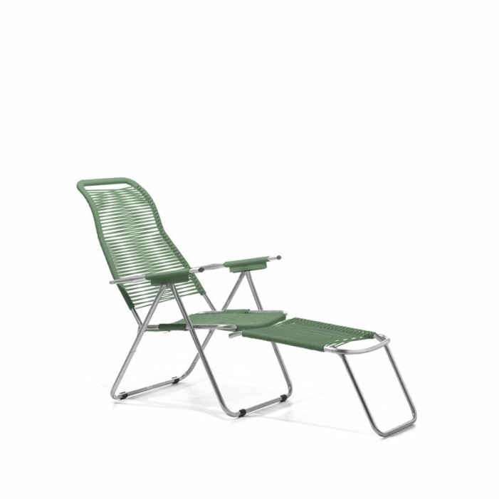Fiams <span class=" italic" data-lab-italic_desktop="italic">Spaghetti</span>-solstol, som ofta går i färgstarka utföranden, har ökat i pris med 28 procent sedan 2012. Solstol Spaghetti från Fiam